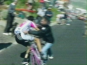 1999: Guerini wint op Alpe D&#039;huez ondanks val