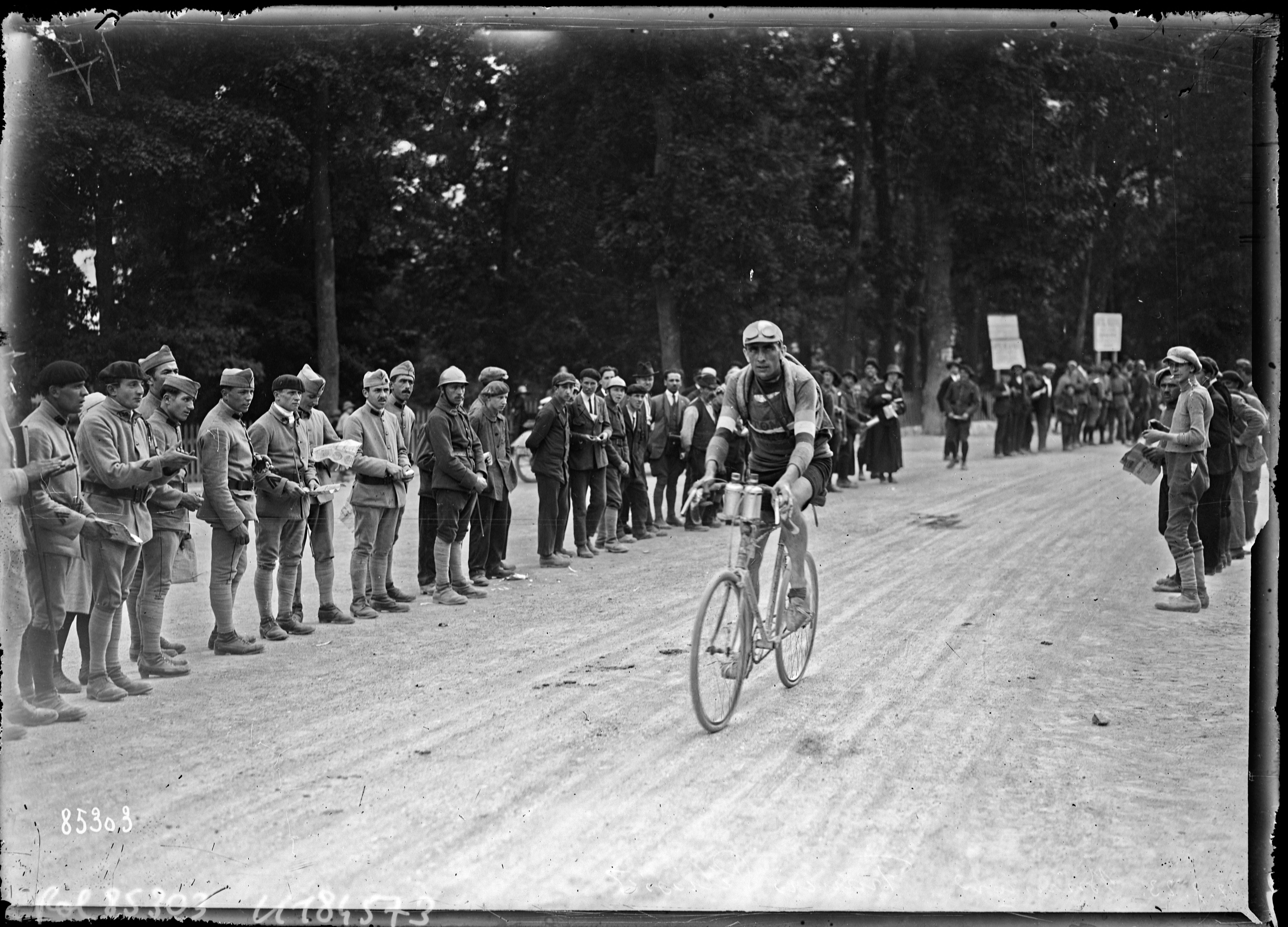 Agence Rol, Public domain, via Wikimedia Commons