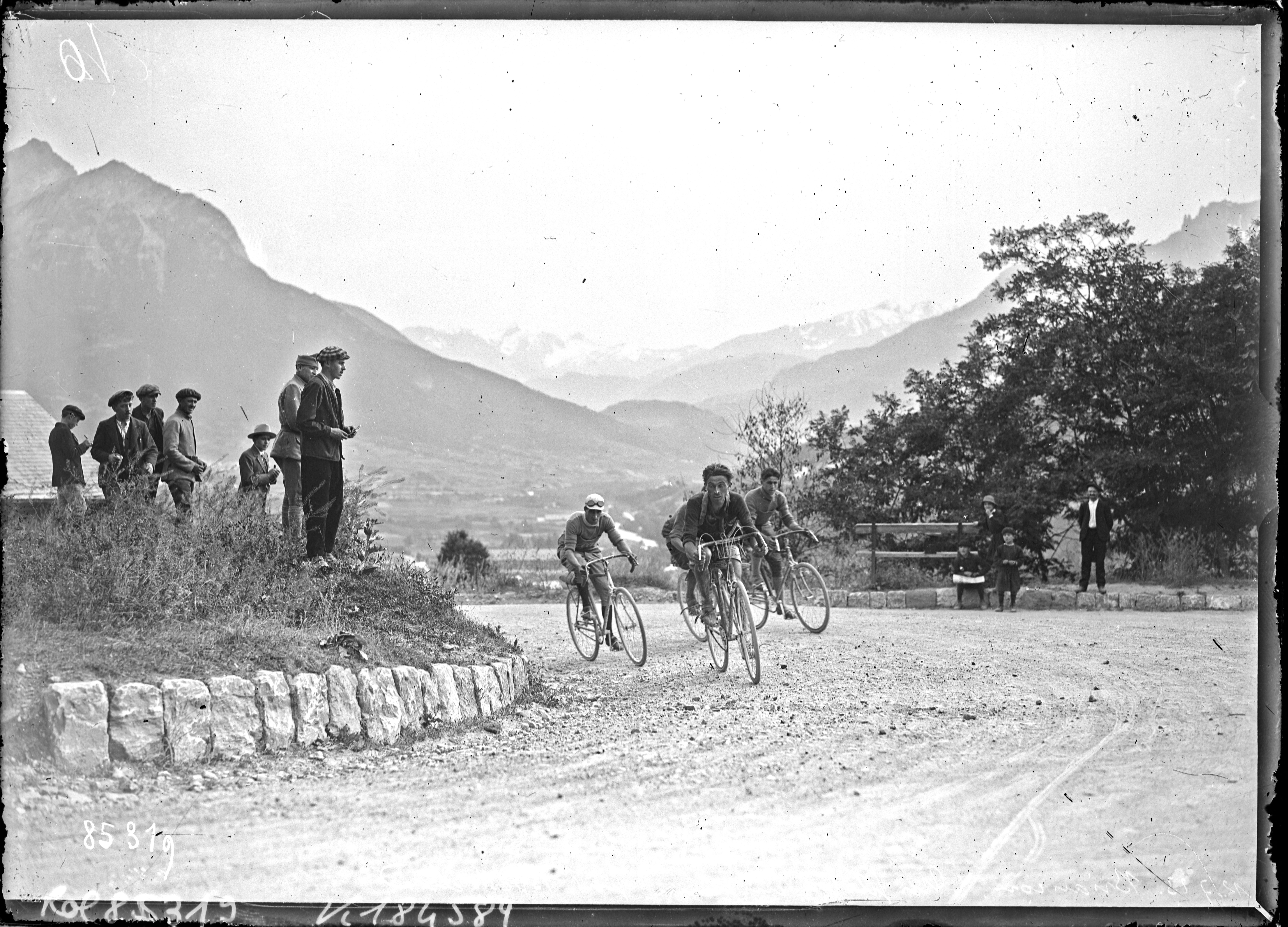 Agence Rol, Public domain, via Wikimedia Commons