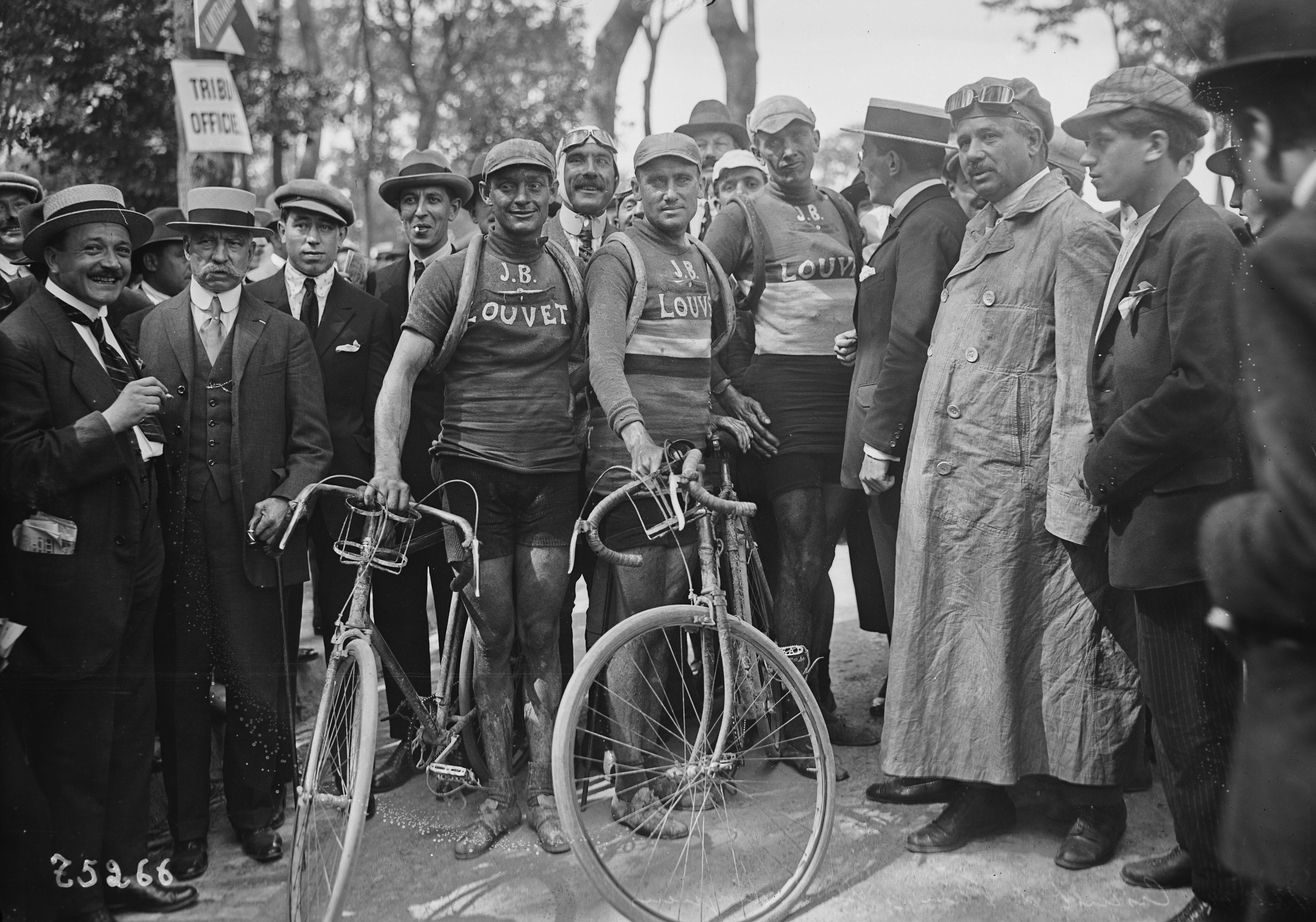 Agence Rol, Public domain, via Wikimedia Commons