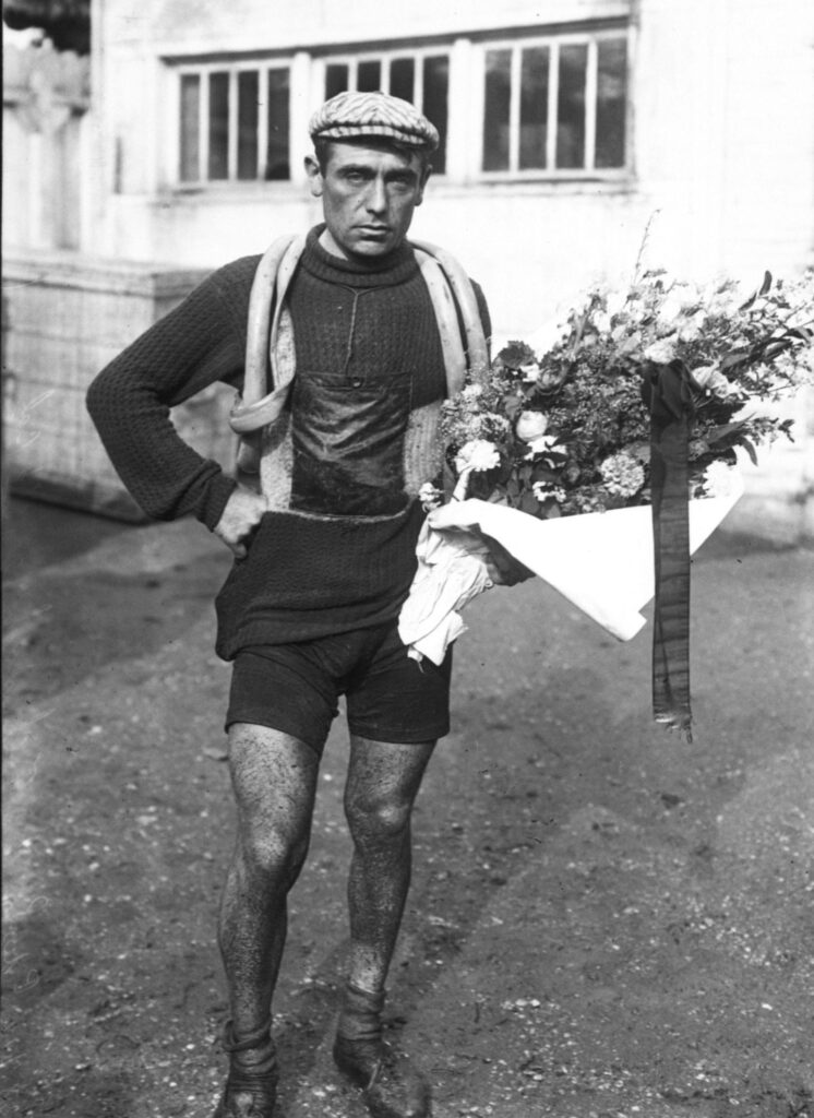 Eugène Christophe à l'arrivée du Tour de France 1912