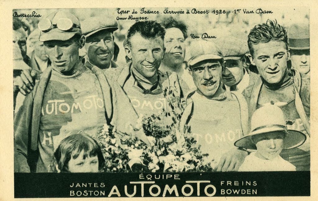 Tour de France cycliste 1926. - Arrivée à Brest : portrait de l'équipe Automoto.