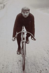 [Collection Jules Beau. Photographie sportive] : T. 31. Années 1905 et 1906 / Jules Beau : F. 27. Cornet;