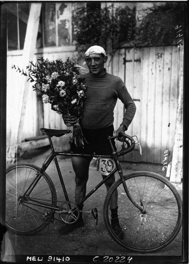 Référence bibliographique : Meurisse, 91410
Appartient à l’ensemble documentaire : Pho20Meu
Image de presse
Couverture : 31 juillet 1921
Langue : français

Éditeur : diff. par l'Agence Meurisse (Paris)