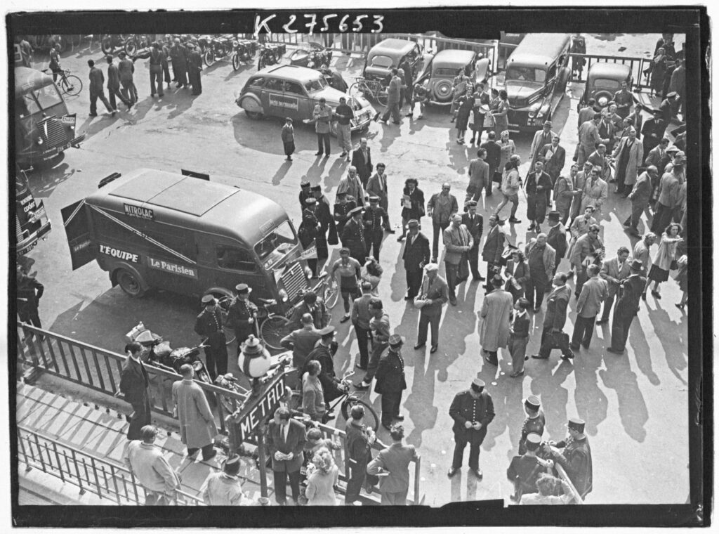 Sujet : Tour de France (course cycliste)
Appartient à l’ensemble documentaire : MnS000
Image de presse
Couverture : 30 juin 1948
Langue : français

Éditeur : [Agence Meurisse ?] (Paris)