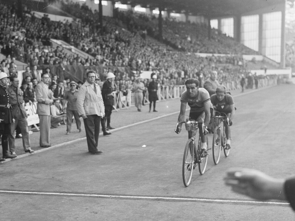 Tour de France, 2e etappe Reims-Brussel. Finish, Roger Lambrecht (België) en Jacques Marinelli (Frankrijk)
