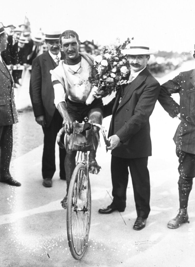 Tour de France (course cycliste) Légendes:Tour de France, 30 juillet 1911, Godivier 1er de la dernière étape